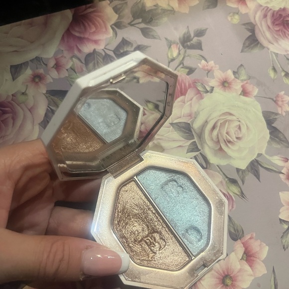 Fenty highlighter - Picture 3 of 3